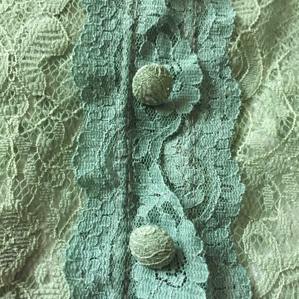 Tuberose* Beautiful Lace Blouse - Picture 3 of 6
